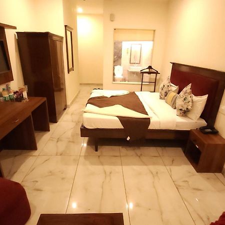 Chandīgarh Hotel Vrs Inns מראה חיצוני תמונה