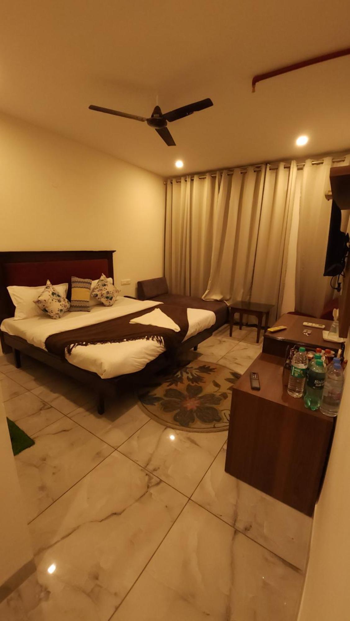 Chandīgarh Hotel Vrs Inns מראה חיצוני תמונה