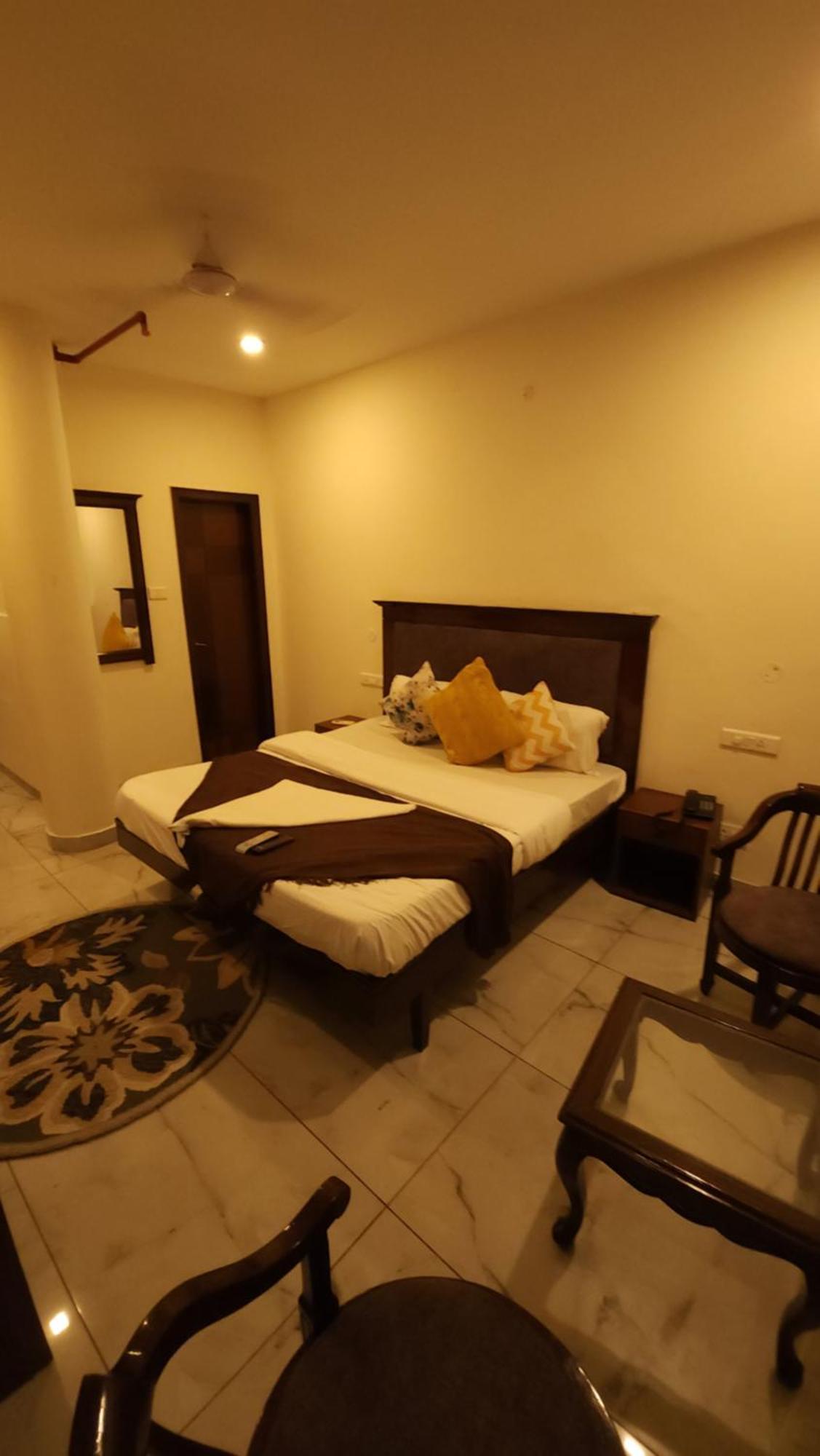 Chandīgarh Hotel Vrs Inns מראה חיצוני תמונה