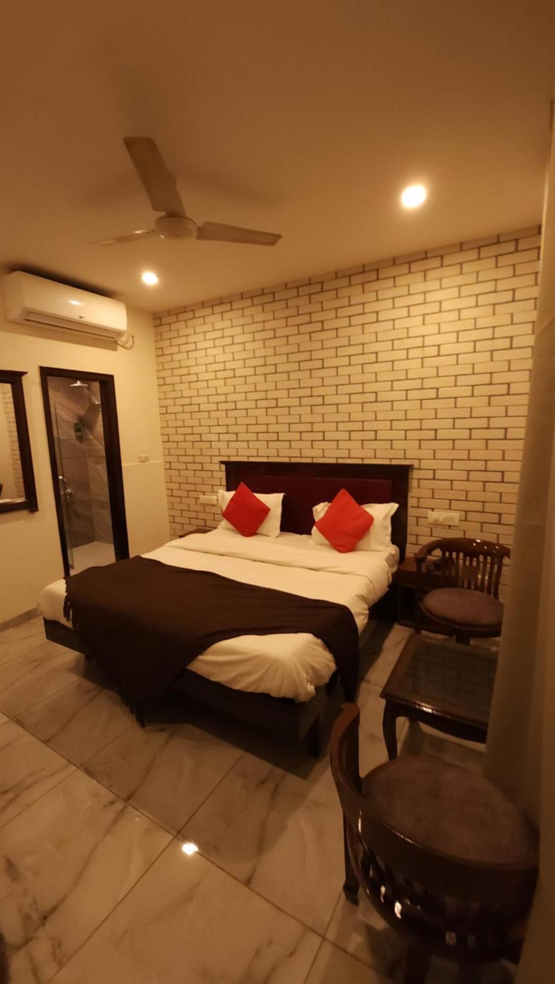 Chandīgarh Hotel Vrs Inns מראה חיצוני תמונה