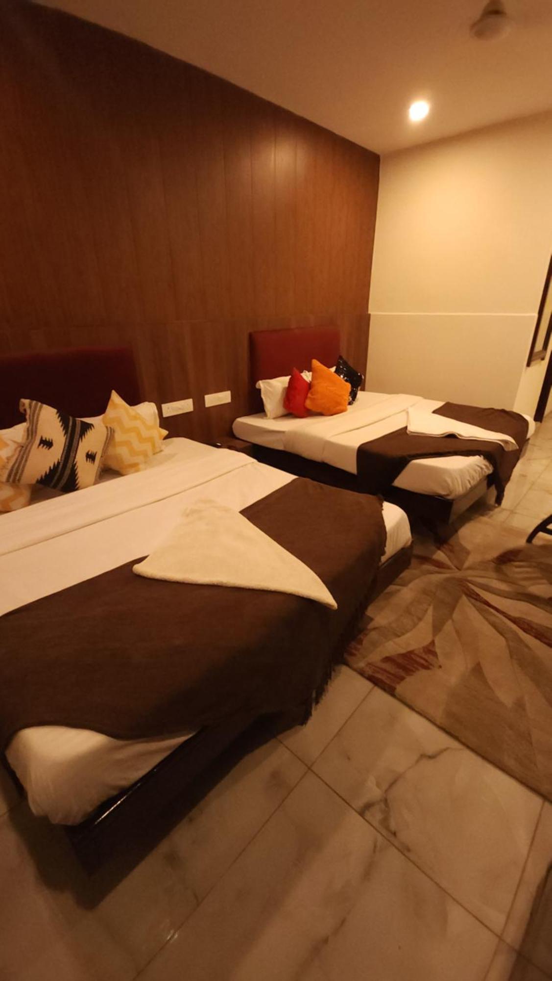 Chandīgarh Hotel Vrs Inns מראה חיצוני תמונה